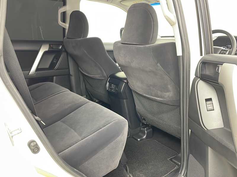 カタログ画像：ランドクルーザープラド（LAND CRUISER PRADO） ＴＸ 2022年8月 3BA-TRJ150W 2700cc ホワイトパールクリスタルシャイン 燃費8.3km / l バック