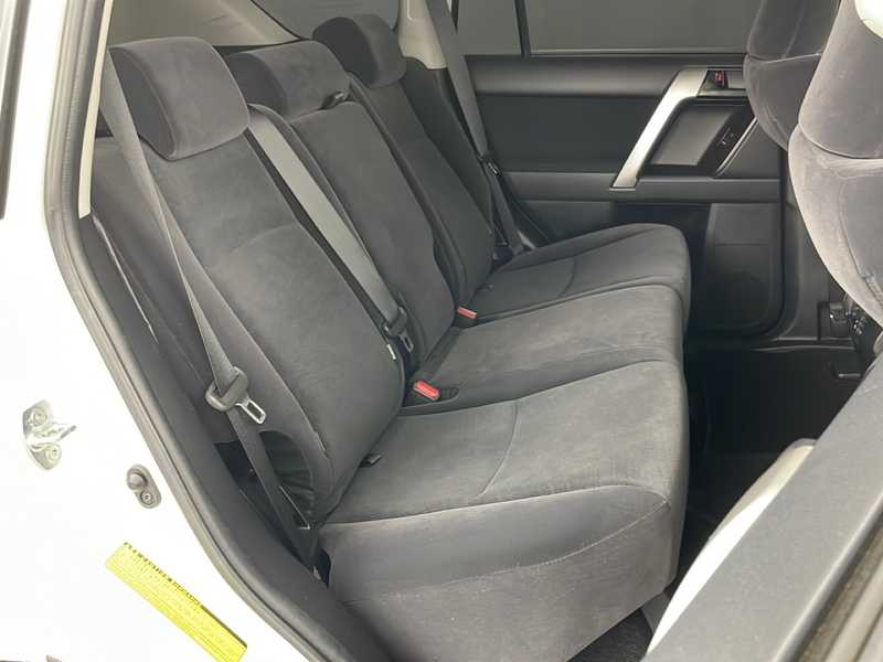 カタログ画像：ランドクルーザープラド（LAND CRUISER PRADO） ＴＸ 2022年8月 3BA-TRJ150W 2700cc ホワイトパールクリスタルシャイン 燃費8.3km / l バック