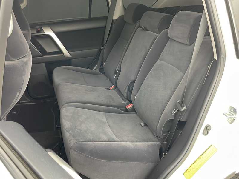 カタログ画像：ランドクルーザープラド（LAND CRUISER PRADO） ＴＸ 2022年8月 3BA-TRJ150W 2700cc ホワイトパールクリスタルシャイン 燃費8.3km / l バック