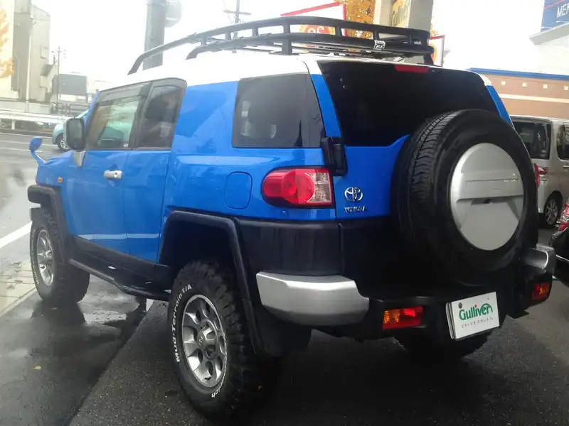 カタログ画像：ＦＪクルーザー（FJ CRUISER） ベースグレード 2010年12月 CBA-GSJ15W 4000cc ツートーン ブルー 燃費8.4km / l  バック