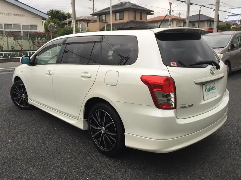 カタログ画像：カローラフィールダー（COROLLA FIELDER） Ｘ ＨＩＤエクストラリミテッド 2011年10月 DBA-NZE141G 1500cc ホワイトパールクリスタルシャイン 燃費20.0km / l  バック