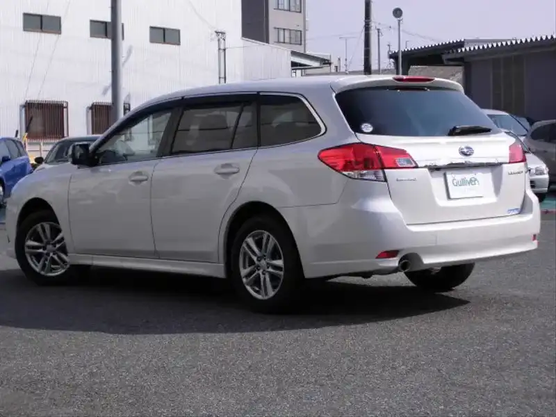 カタログ画像：レガシィツーリングワゴン（LEGACY TOURING WAGON） ２．５ｉ Ｓスタイル 2011年6月 DBA-BR9 2500cc サテンホワイト・パール 燃費14.0km / l  バック