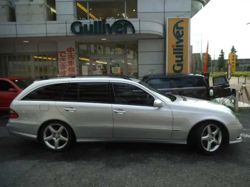 カタログ画像：Ｅクラスステーションワゴン（E-CLASS STATIONWAGON） Ｅ３５０ ステーションワゴン アバンギャルド 2007年2月 DBA-211256C 3500cc パーライトグレー（Ｍ）orフリントグレー（Ｍ）orインジウムグレー（Ｍ） 燃費8.5km / l  外装