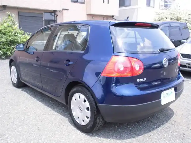 カタログ画像：ゴルフ（GOLF） Ｅ 2005年10月 GH-1KBLP 1600cc シャドーブルーメタリック 燃費12.8km / l  バック