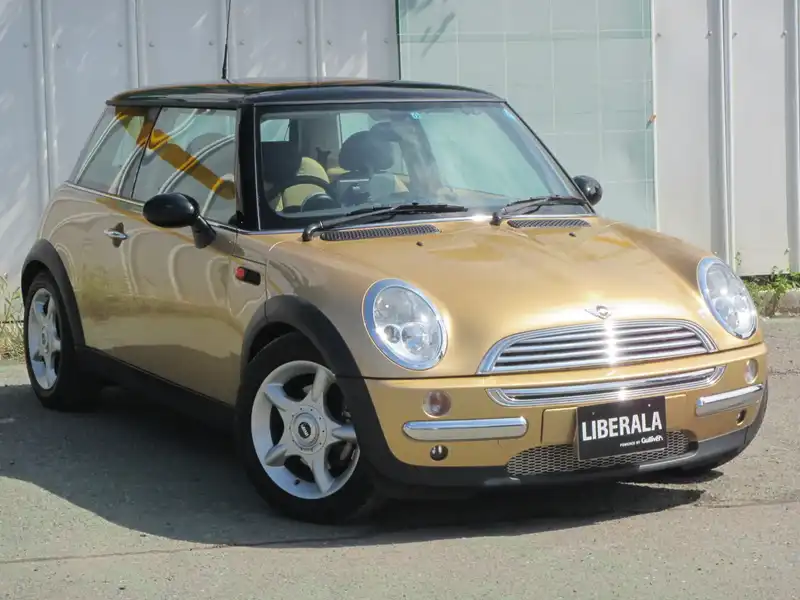 カタログ画像：ＭＩＮＩ（MINI） クーパー 2004年4月 GH-RA16 1600cc ソリッド・ゴールドメタリック 燃費14.4km / l  メイン（その他）