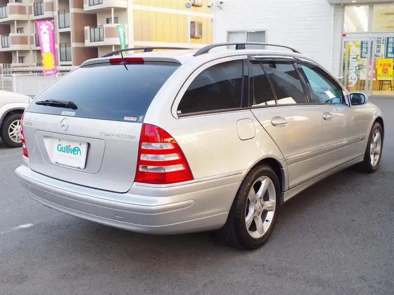 カタログ画像：Ｃクラスステーションワゴン（C-CLASS STATIONWAGON） Ｃ２３０コンプレッサー ステーションワゴン アバンギャルド 2004年6月 GH-203240 1800cc キューバナイトシルバーorブリリアントシルバー 燃費10.8km / l  バック