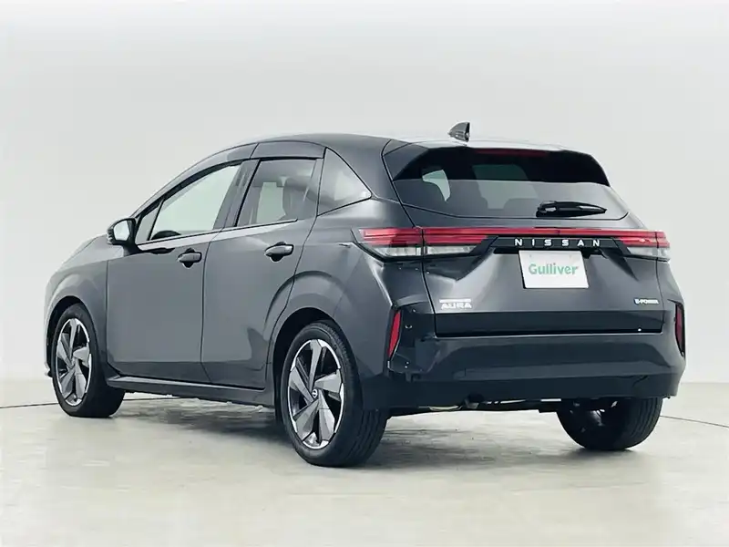 カタログ画像：オーラ（AURA） Ｇ 2022年8月 6AA-FE13 1200cc ダークメタルグレー（M） 燃費27.2km / l バック