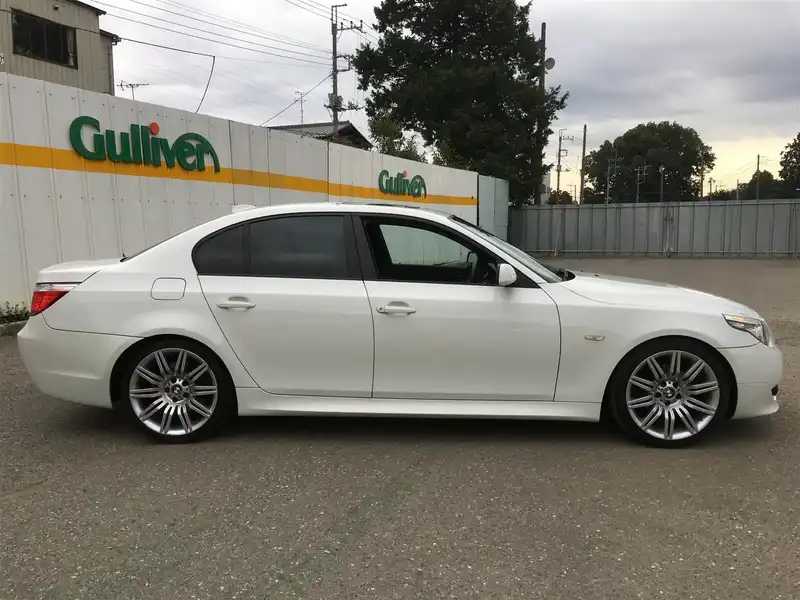 カタログ画像：５シリーズ（5 SERIES） ５２５ｉ Ｍスポーツパッケージ 2008年10月 ABA-NU25 2500cc 燃費8.8km / l  外装