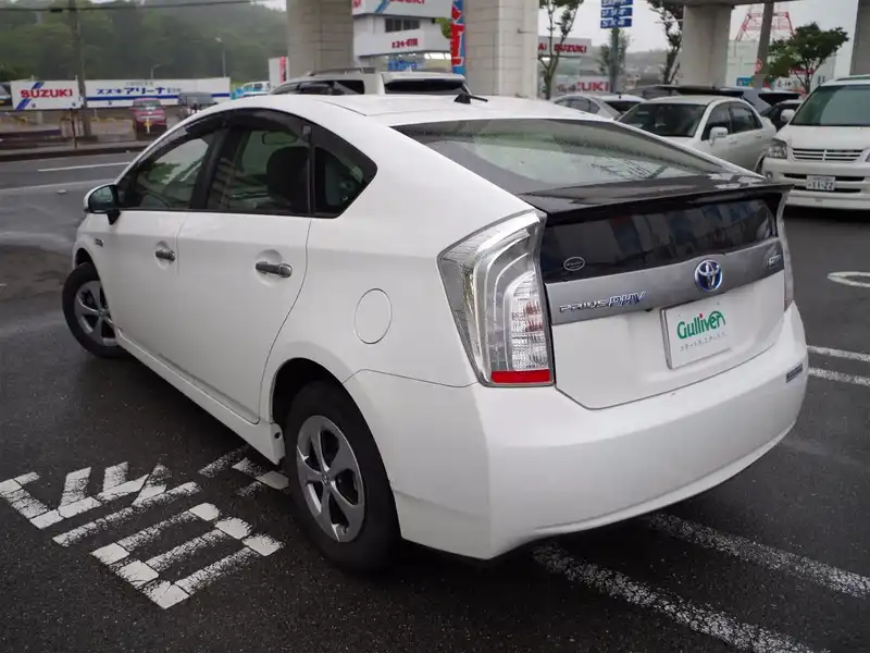 カタログ画像：プリウスＰＨＶ（PRIUS PHV） Ｌ 2013年9月 DLA-ZVW35 1800cc スーパーホワイトⅡ 燃費31.6km / l バック