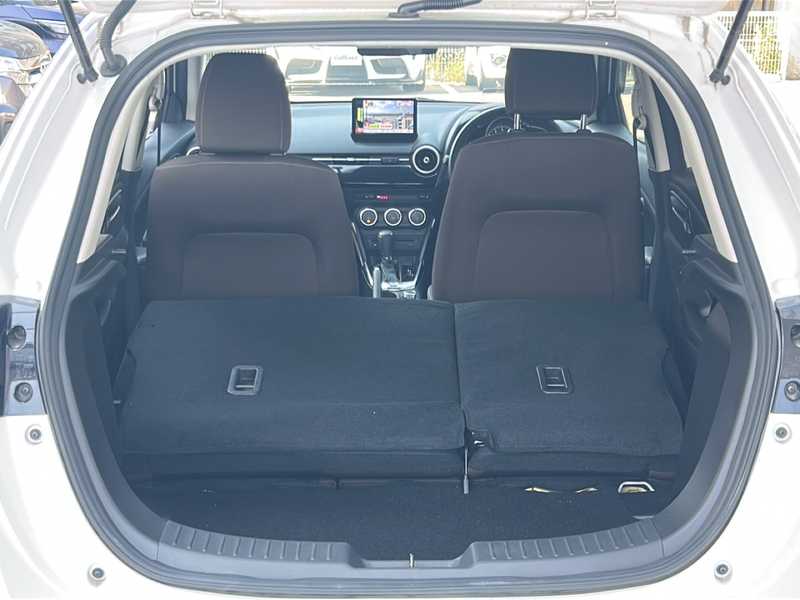 カタログ画像：ＭＡＺＤＡ２（MAZDA2） １５Ｓプロアクティブ スマートエディションⅡ 2021年6月 5BA-DJLFS 1500cc スノーフレイクホワイトパールマイカ 燃費20.3km / l 内装