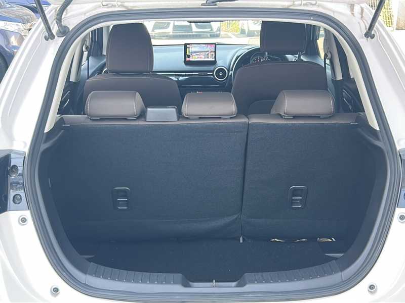 カタログ画像：ＭＡＺＤＡ２（MAZDA2） １５Ｓプロアクティブ スマートエディションⅡ 2021年6月 5BA-DJLFS 1500cc スノーフレイクホワイトパールマイカ 燃費20.3km / l メイン