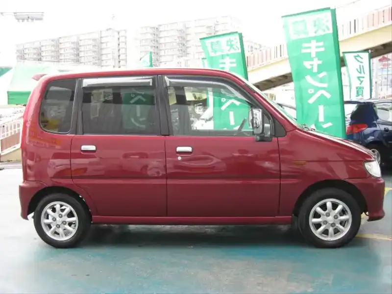 カタログ画像：ムーヴ（MOVE） ＣＬ 2001年10月 UA-L900S 660cc レッド 燃費22.0km / l  外装