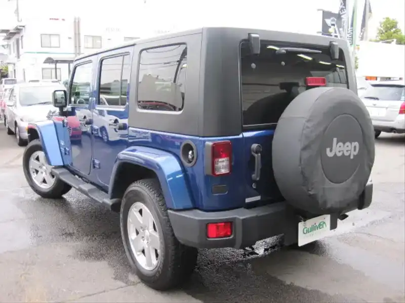 カタログ画像：ジープ・ラングラーアンリミテッド（JEEP WRANGLER UNLIMITED） サハラ４ＡＴ 2008年11月 ABA-JK38L 3800cc ディープウォーターブルー パールコート 燃費7.1km / l  バック