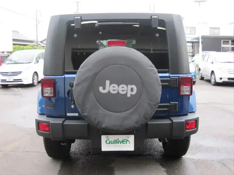 カタログ画像：ジープ・ラングラーアンリミテッド（JEEP WRANGLER UNLIMITED） サハラ 2009年11月 ABA-JK38L 3800cc ディープウォーターブルーパールコート 燃費6.9km / l バック