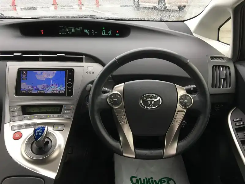 カタログ画像：プリウスＰＨＶ（PRIUS PHV） Ｇ 2012年11月 DLA-ZVW35 1800cc シルバーメタリック 燃費31.6km / l 内装