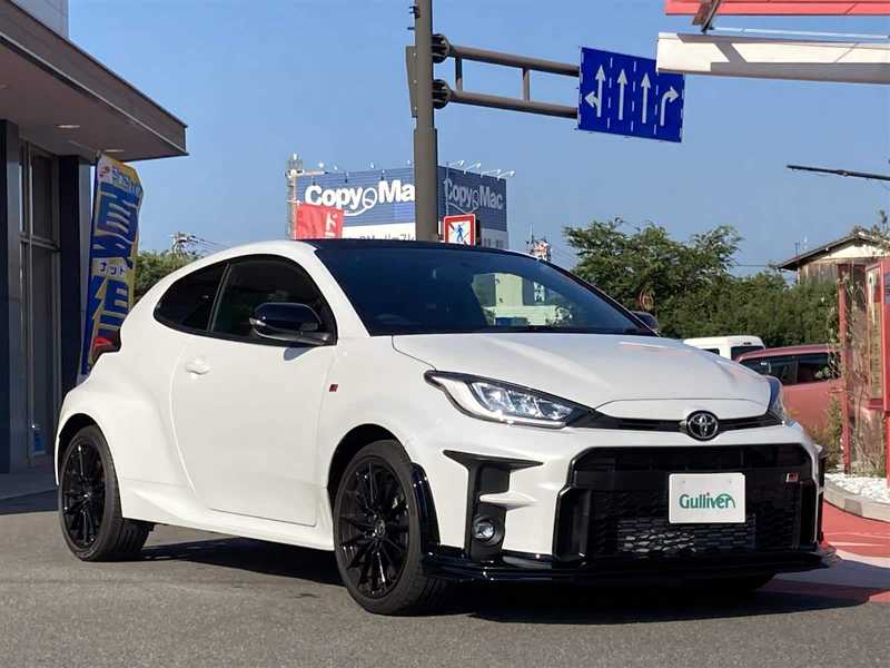 カタログ画像：ＧＲヤリス（GR YARIS） ＲＳ ライトパッケージ 2022年4月 5BA-MXPA12 1500cc プラチナホワイトパールマイカ 燃費18.2km / l メイン（その他）