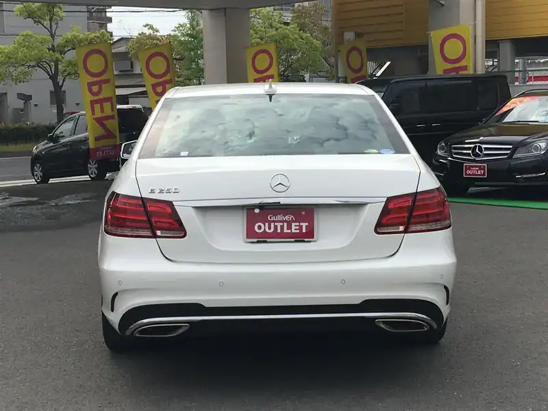 カタログ画像：Ｅクラス（E-CLASS） Ｅ２５０ アバンギャルド 2013年5月 RBA-212036C 2000cc ダイヤモンドホワイト（Ｍ） 燃費15.5km / l バック