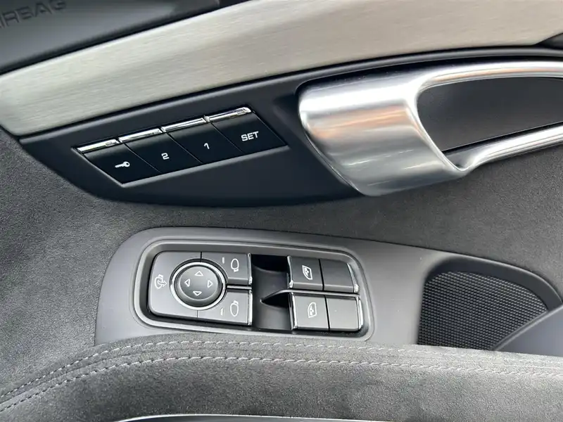 カタログ画像：７１８ケイマン（718 CAYMAN） ７１８ケイマンＧＴＳ ４．０ 2022年6月 7BA-982M40 4000cc ジェットブラックメタリック 内装