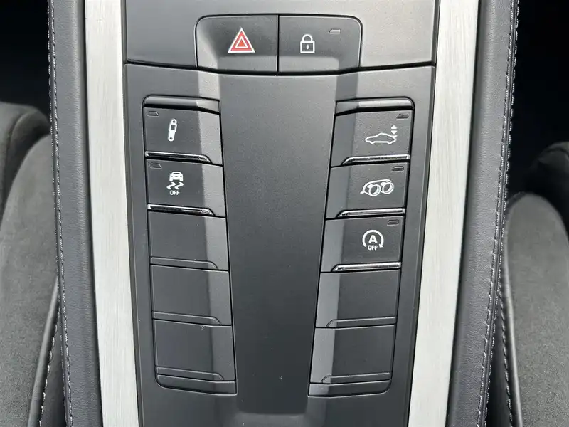 カタログ画像：７１８ケイマン（718 CAYMAN） ７１８ケイマンＧＴＳ ４．０ 2022年6月 7BA-982M40 4000cc ジェットブラックメタリック 内装