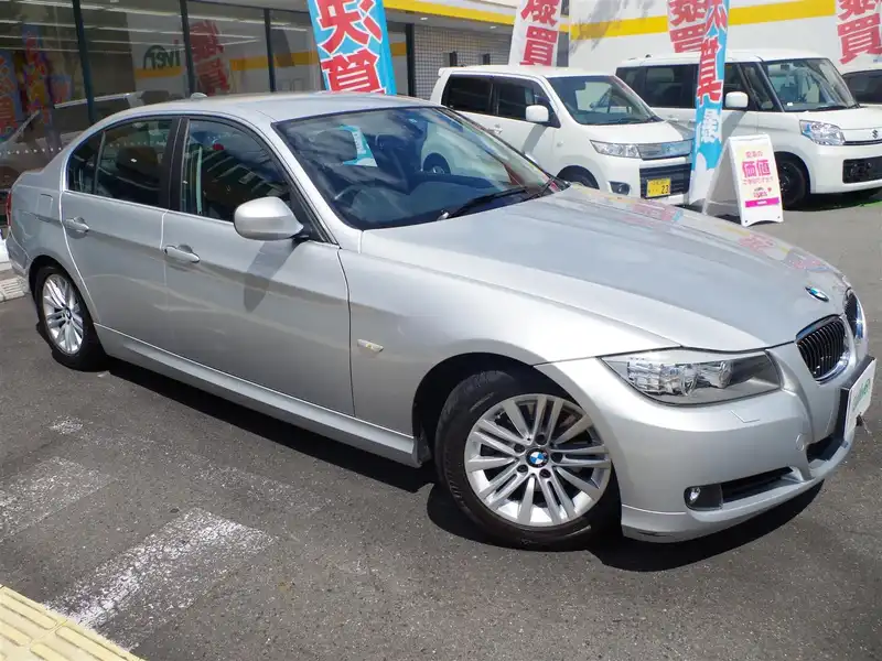 カタログ画像：３シリーズ（3 SERIES） ３３５ｉ 2010年5月 ABA-PM35 3000cc チタン・シルバー（メタリック・カラー） 燃費9.9km / l メイン