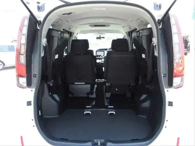 カタログ画像：エスクァイア（ESQUIRE） Ｘｉ サイドリフトアップシート装着車 2014年10月 DBA-ZRR85G 2000cc ホワイトパールクリスタルシャイン 燃費14.8km / l 内装
