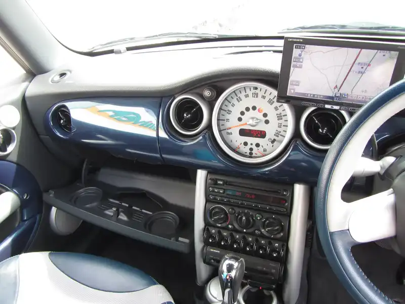 カタログ画像：ＭＩＮＩ（MINI） クーパー チェックメイト 2006年2月 GH-RA16 1600cc スペース・ブルー（メタリック） 燃費11.6km / l  内装
