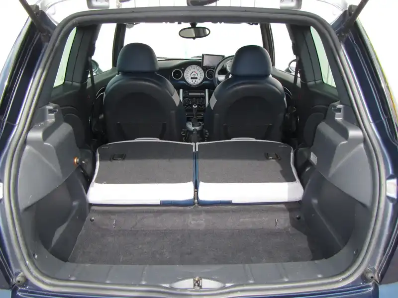 カタログ画像：ＭＩＮＩ（MINI） クーパー チェックメイト 2006年2月 GH-RA16 1600cc スペース・ブルー（メタリック） 燃費11.6km / l  内装