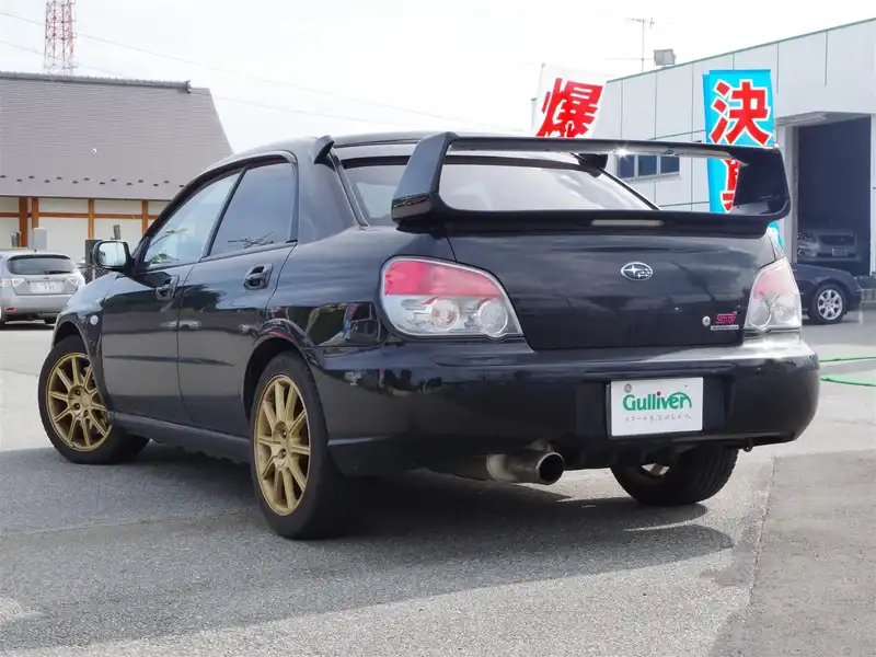 カタログ画像：インプレッサ（IMPREZA） ＷＲＸ ＳＴＩ スペックＣ １６インチタイヤ仕様車 2006年6月 GH-GDB 2000cc オブシディアンブラック・パール 燃費10.2km / l  バック