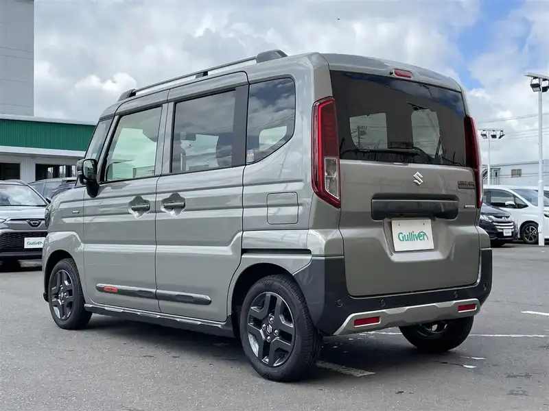 カタログ画像：スペーシアギア（SPACIA GEAR） ハイブリッドＸＺ ターボ 2024年9月 4AA-MK54S 660cc モスグレーメタリック 燃費21.9km / l バック