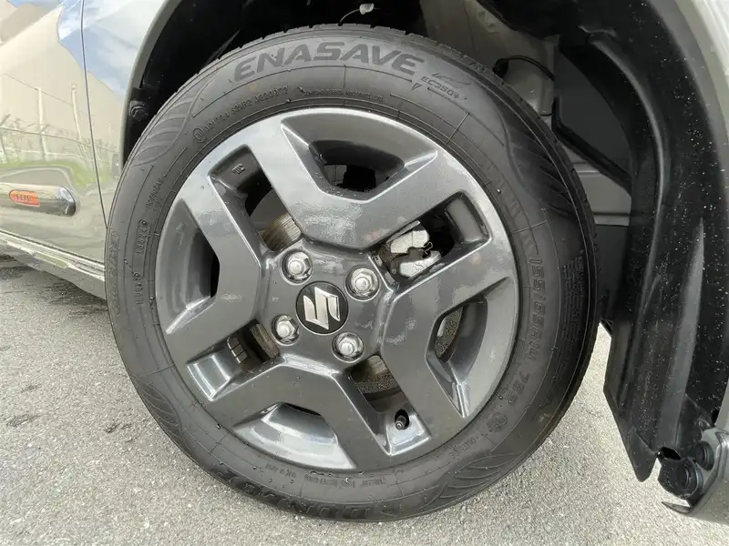 カタログ画像：スペーシアギア（SPACIA GEAR） ハイブリッドＸＺ ターボ 2024年9月 4AA-MK54S 660cc モスグレーメタリック 燃費21.9km / l タイヤ