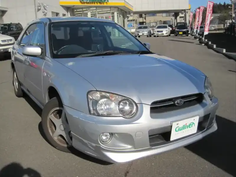 カタログ画像：インプレッサスポーツワゴン（IMPREZA SPORTS WAGON） １５ｉ ５０ｔｈアニバーサリー 2003年12月 LA-GG3 1500cc プレミアムシルバー・メタリック 燃費16.0km / l  メイン