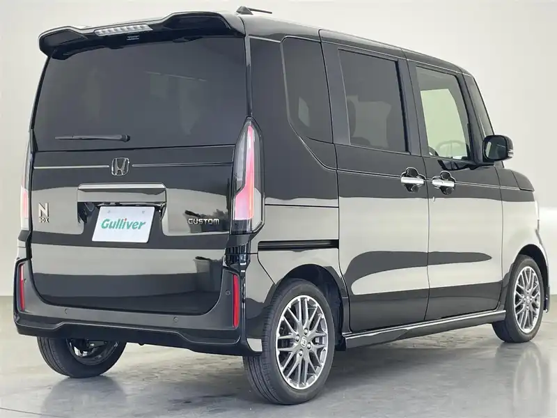 カタログ画像：Ｎ－ＢＯＸカスタム（N-BOX CUSTOM） ターボ 2024年9月 6BA-JF5 660cc クリスタルブラック・パール 燃費20.3km / l 外装