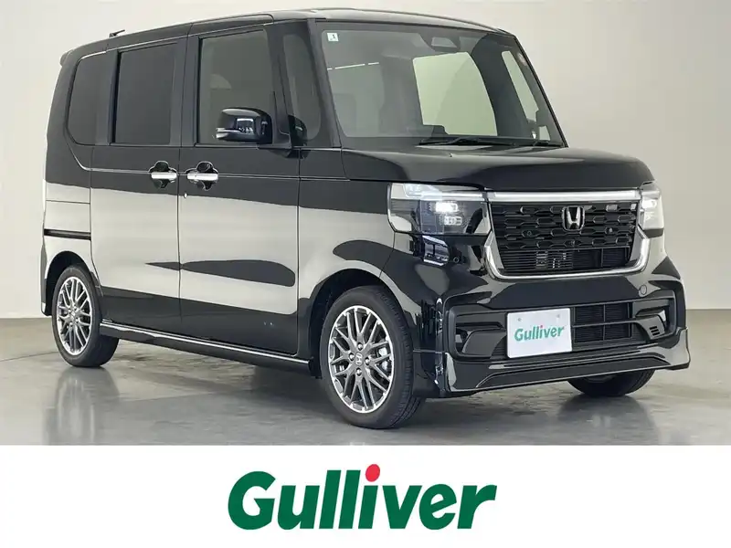 カタログ画像：Ｎ－ＢＯＸカスタム（N-BOX CUSTOM） ターボ 2024年9月 6BA-JF5 660cc クリスタルブラック・パール 燃費20.3km / l メイン
