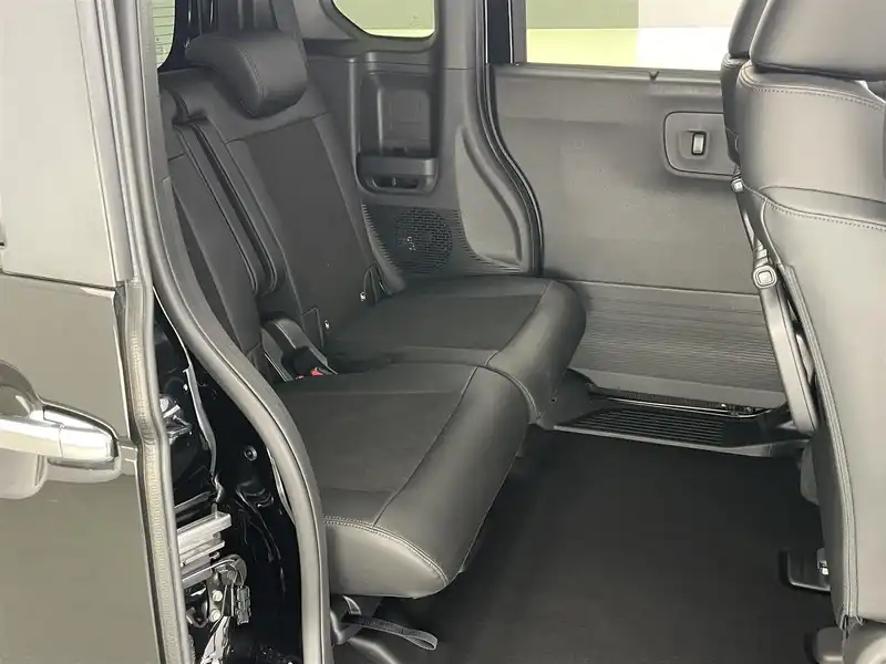 カタログ画像：Ｎ－ＢＯＸカスタム（N-BOX CUSTOM） ターボ 2024年9月 6BA-JF5 660cc クリスタルブラック・パール 燃費20.3km / l 内装