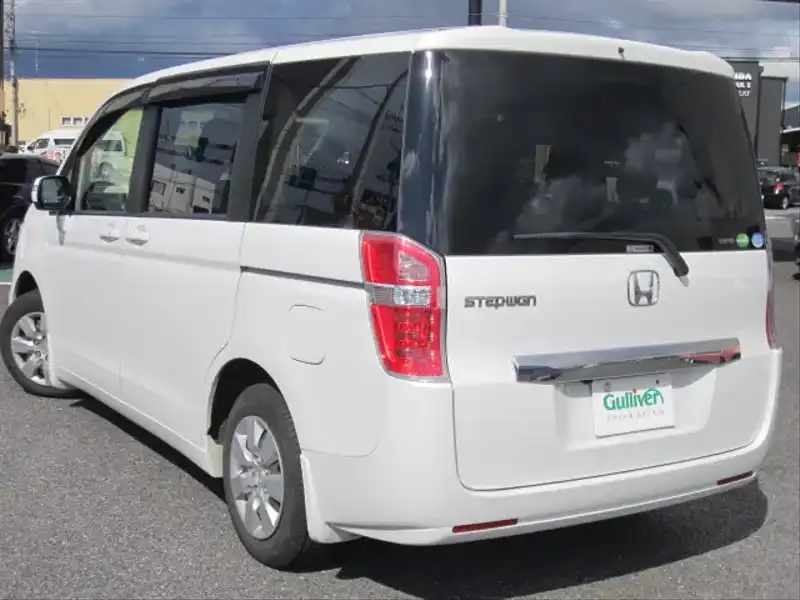 カタログ画像：ステップワゴン（STEPWAGON） Ｇ Ｅセレクション 2014年4月 DBA-RK2 2000cc ホワイトオーキッド・パール 燃費13.6km / l 外装