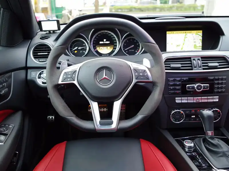 Ｃ６３ ＡＭＧクーペ 204377 Ｃクラス（メルセデス・ベンツ）の価格 