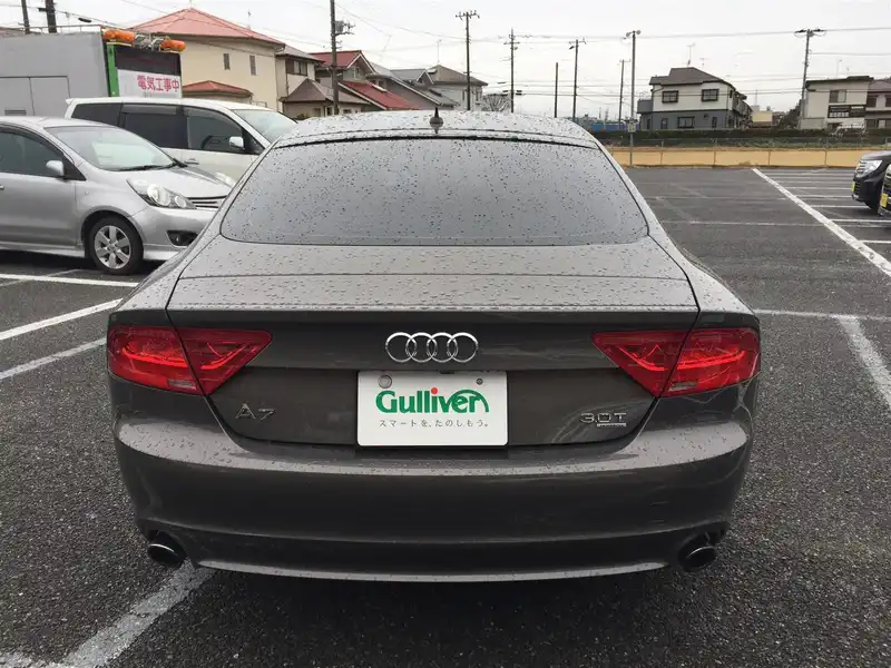 カタログ画像：Ａ７スポーツバック（A7 SPORTBACK） ３．０ＴＦＳＩクワトロ 2011年5月 ABA-4GCGWC 3000cc ウーロングレーメタリックorダコタグレーメタリックorクォーツグレーメタリック 燃費10.2km / l  バック