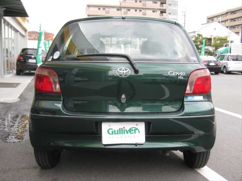 カタログ画像：ヴィッツ（VITZ） クラヴィア 1999年10月 GH-NCP10 1300cc ダークグリーンマイカ 燃費18.0km / l  バック