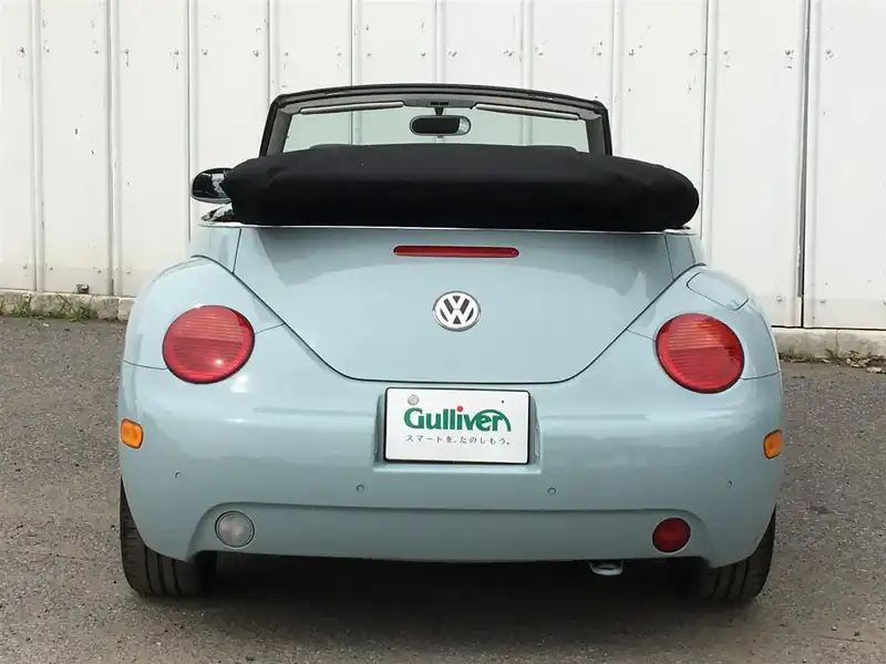 カタログ画像：ニュービートルカブリオレ（NEW BEETLE CABRIOLET） プラス 2004年4月 GH-1YAZJ 2000cc アクエリアスブルー 燃費10.6km / l  バック