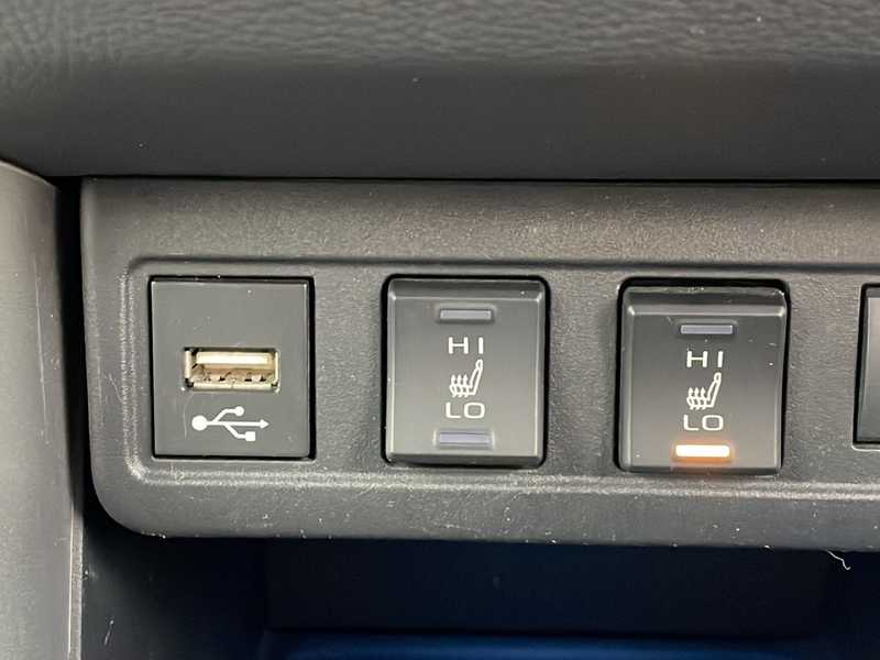 カタログ画像：カローラクロス（COROLLA CROSS） ハイブリッド Ｚ 2021年9月 6AA-ZVG11 1800cc プラチナホワイトパールマイカ 燃費26.2km / l 内装
