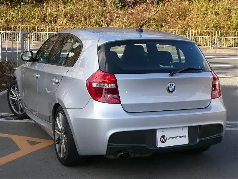 カタログ画像：１シリーズ（1 SERIES） １１６ｉ Ｍスポーツパッケージ 2010年5月 LBA-UE16 1600cc 燃費13.6km / l バック