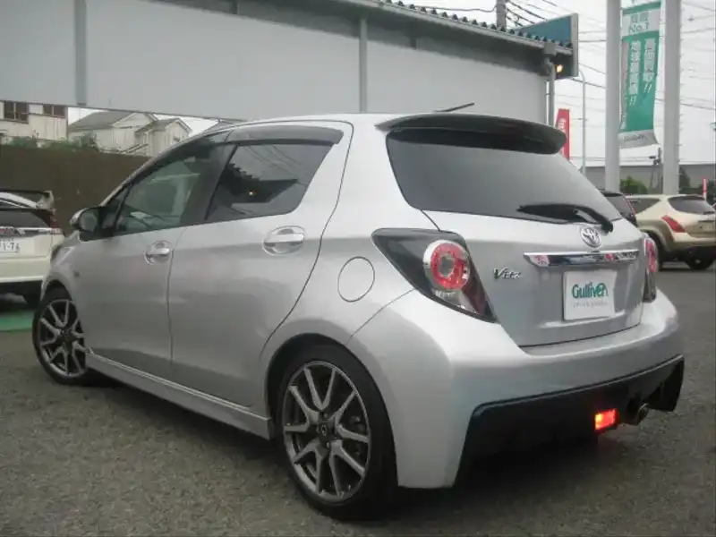 カタログ画像：ヴィッツ（VITZ） ＲＳ Ｇ’ｓ 2012年5月 DBA-NCP131 1500cc シルバーメタリック バック