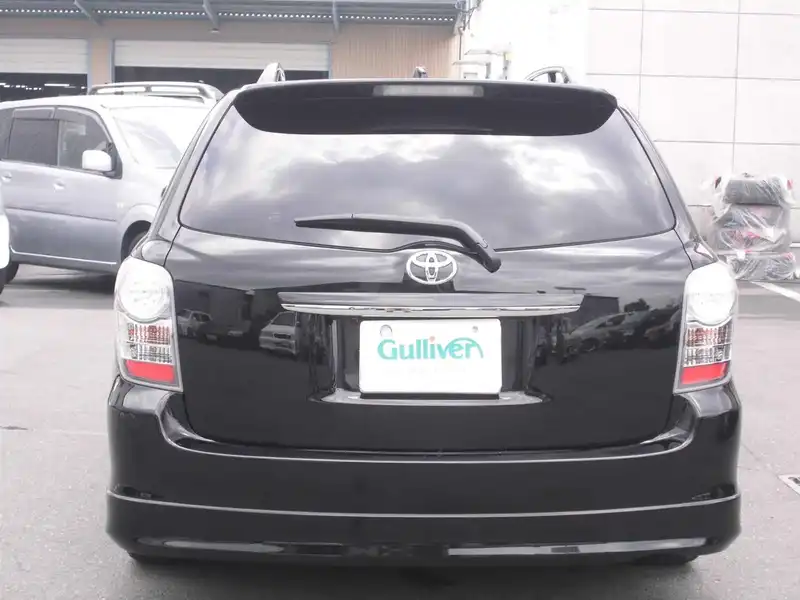 カタログ画像：カローラフィールダー（COROLLA FIELDER） Ｓ ２０２ 2010年4月 DBA-ZRE144G 1800cc レイヤードブラック 燃費15.6km / l  バック