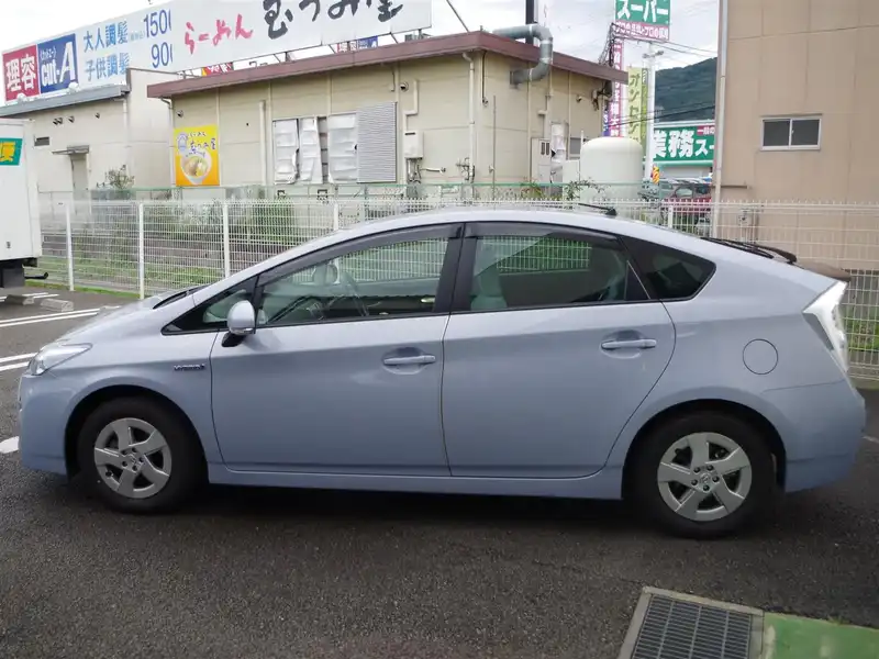 10055342 | カタログ画像：プリウス（PRIUS） Ｓ 2009年5月 DAA-ZVW30 1800cc シルバーメタリックorアイスバーグシルバーマイカメタリック 外装