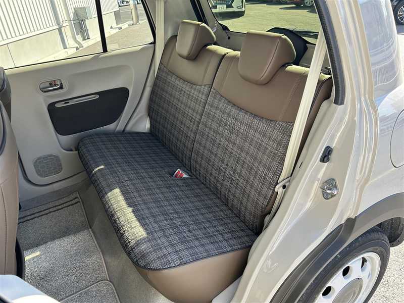 カタログ画像：アルトラパンＬＣ（ALTO LAPIN LC） Ｘ 2022年6月 5BA-HE33S 660cc フォーンベージュメタリックorソフトベージュメタリック 燃費26.2km / l バック