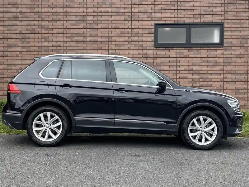 カタログ画像：ティグアン（TIGUAN） ＴＳＩ ハイライン 2020年1月 ABA-5NCZD 1400cc ディープブラックパールエフェクト 燃費13.0km / l 外装