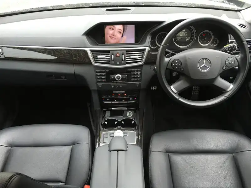 カタログ画像：Ｅクラス（E-CLASS） Ｅ３５０ ４マチック アバンギャルド 2009年10月 DBA-212087C 3500cc カルサイトホワイト（Ｓ） 燃費8.5km / l  内装