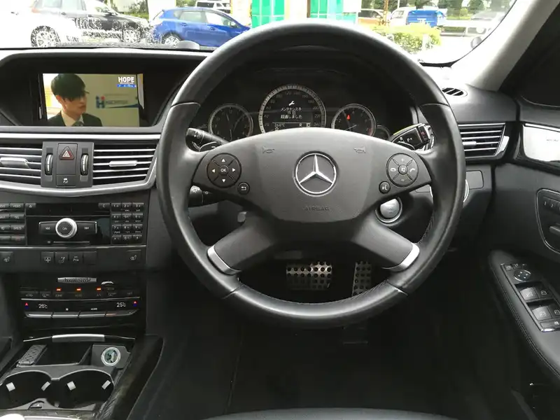 カタログ画像：Ｅクラス（E-CLASS） Ｅ３５０ アバンギャルド 2009年5月 DBA-212056C 3500cc カルサイトホワイト（Ｓ） 燃費9.5km / l  内装