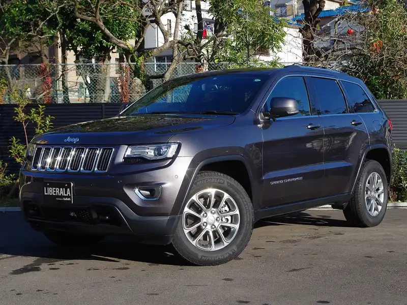 カタログ画像：ジープ・グランドチェロキー（JEEP GRAND CHEROKEE） ラレード 2015年7月 ABA-WK36T 3600cc グラナイトクリスタルメタリッククリアコート 燃費8.6km / l 外装