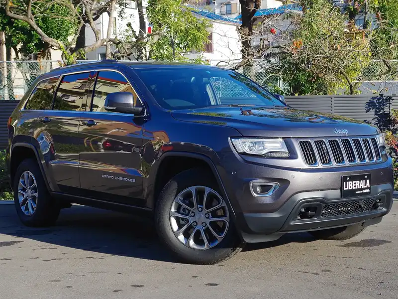 カタログ画像：ジープ・グランドチェロキー（JEEP GRAND CHEROKEE） ラレード 2015年7月 ABA-WK36T 3600cc グラナイトクリスタルメタリッククリアコート 燃費8.6km / l メイン（その他）